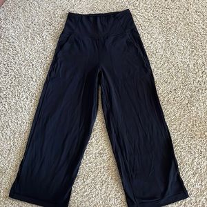 Woman lululemon size 4 wide leg yoga pants